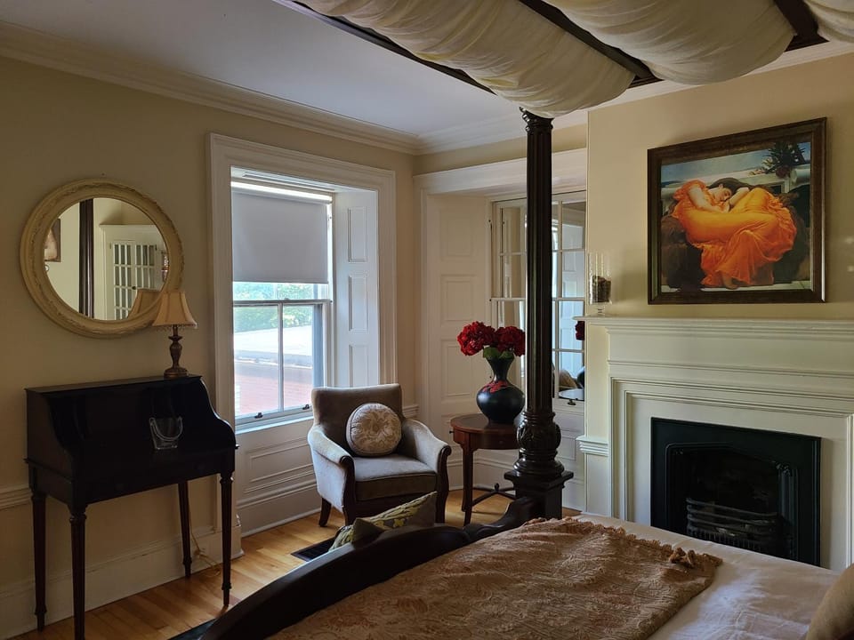 Bed, Photo of the whole room, Decorative detail, Bedroom