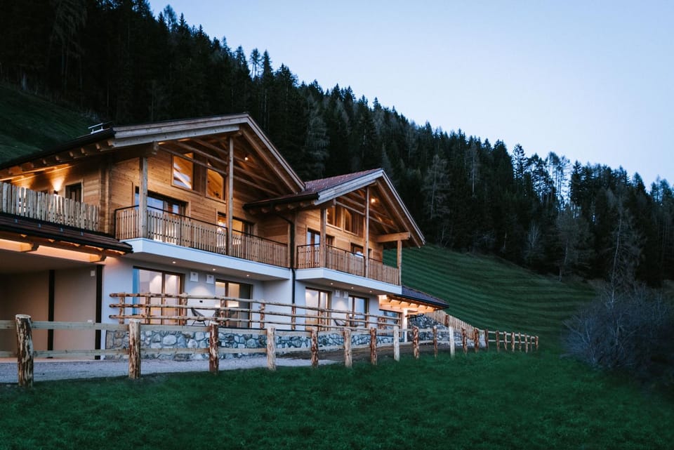 Property building, Natural landscape, Balcony/Terrace, Mountain view