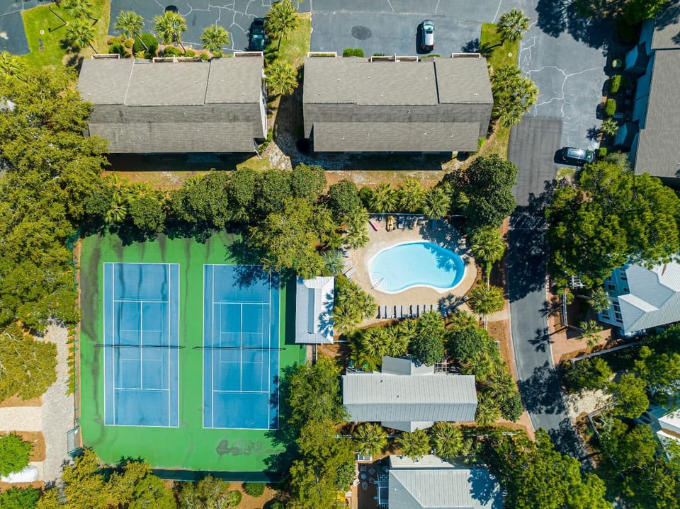 Day, Neighbourhood, Natural landscape, Bird's eye view, Tennis court, Tennis court, Pool view, Swimming pool