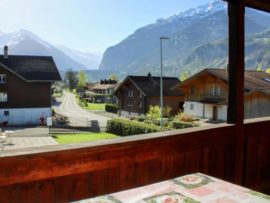 Family-friendly chalet apt with balcony Apartment in Canton of Bern (Region)