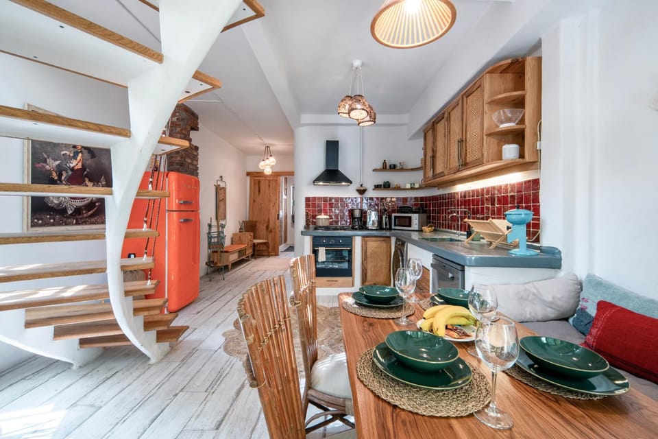 Dining area, dishwasher, kitchen