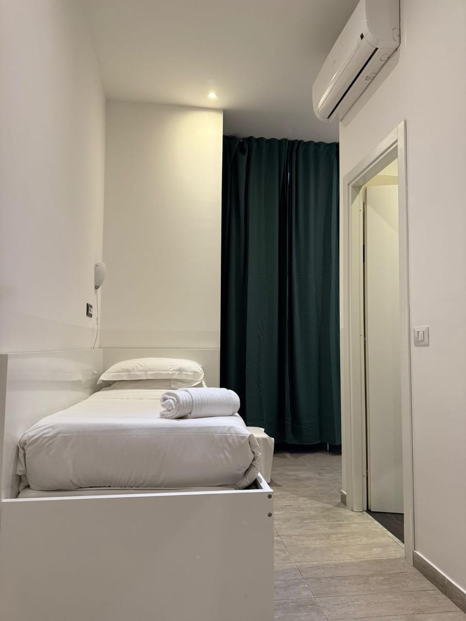 Bed, Photo of the whole room, Bedroom, towels, wardrobe, air conditioner
