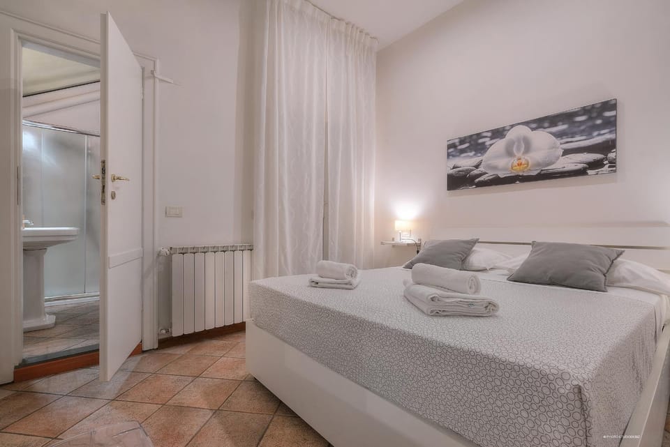 Bed, Bathroom, Photo of the whole room, Bedroom, towels, wardrobe, air conditioner