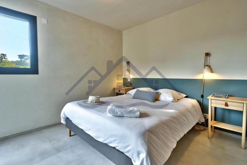 LocaLise - M14 - Caligourdaine - Maison d'exception - Construction de 2024 - à 30m de la mer et quelques pas des plages - extérieur clos - 4 places de parking privatives - wifi inclus - draps inclus - centre et port à 7 minutes à pied House in Finistere