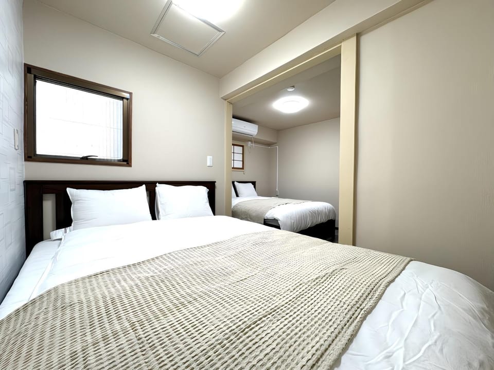 Bed, Balcony/Terrace, Bedroom, wardrobe, air conditioner