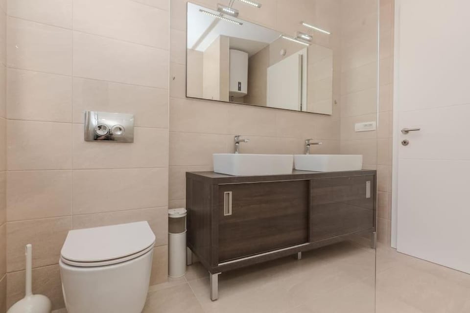 Magnolia modern house with spacious garden Apartment in Novalja