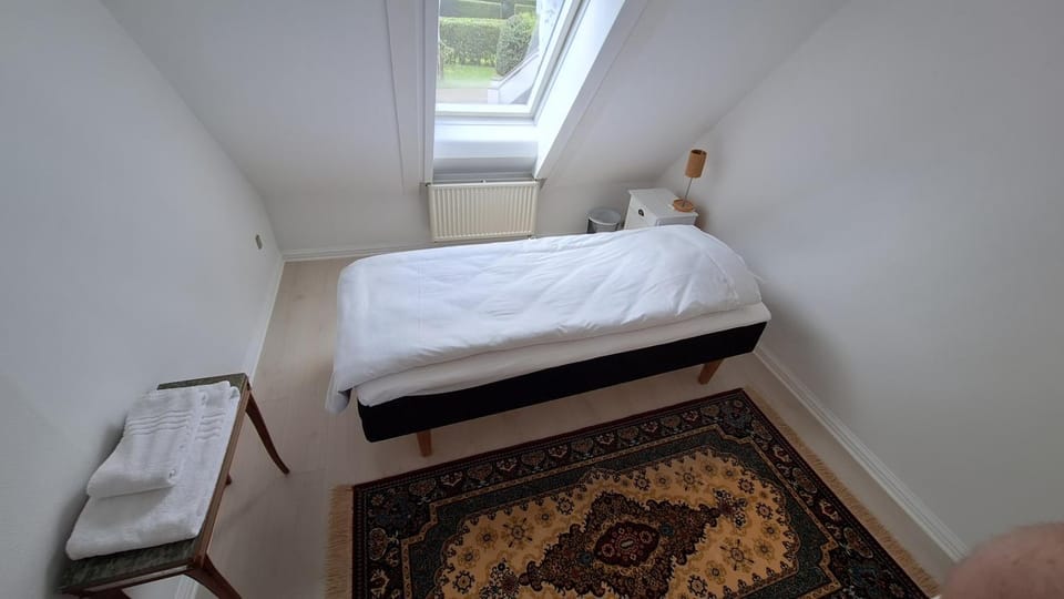 Bed, Bedroom, heating