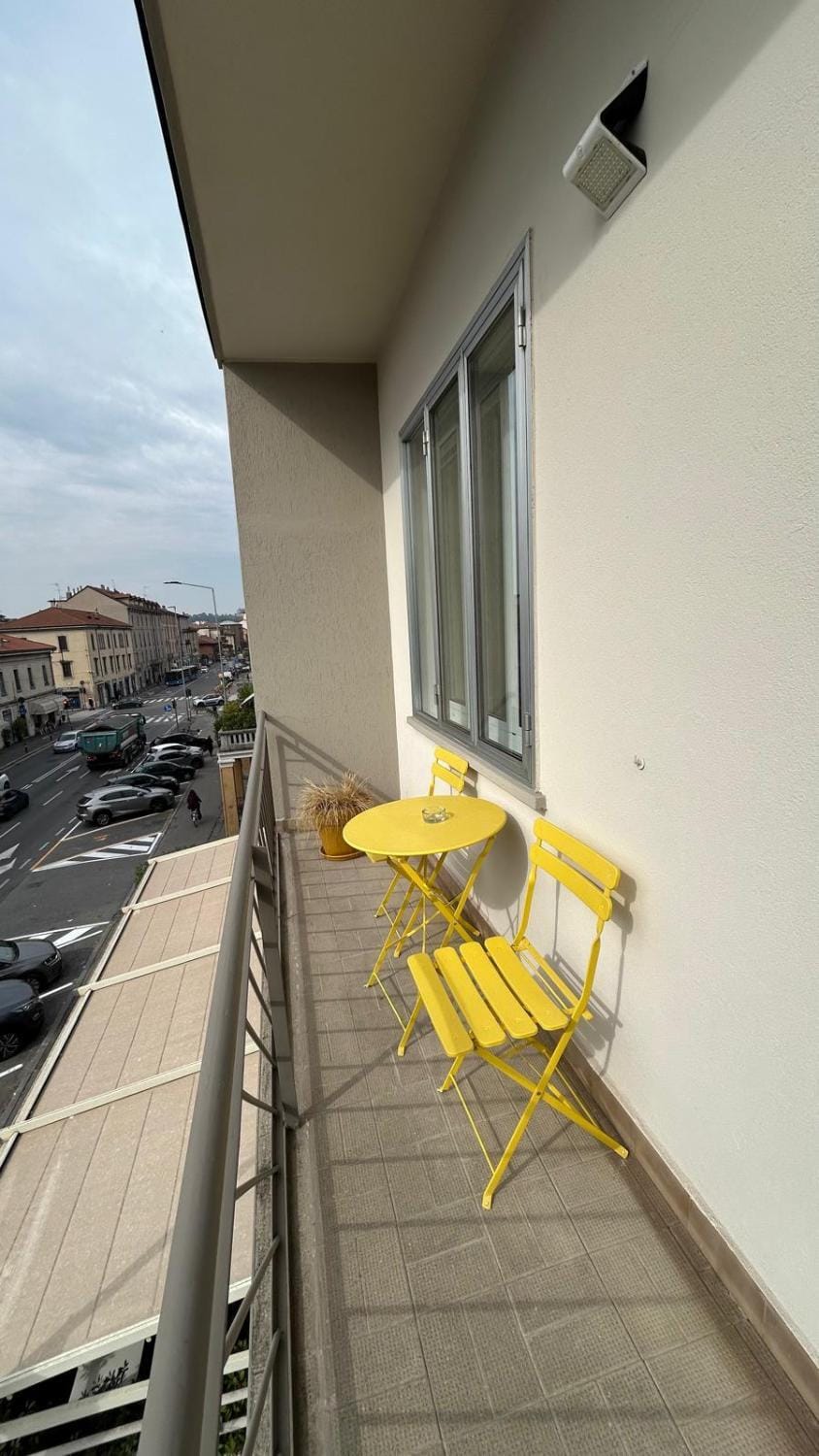 Property building, Day, View (from property/room), Balcony/Terrace, City view, Parking