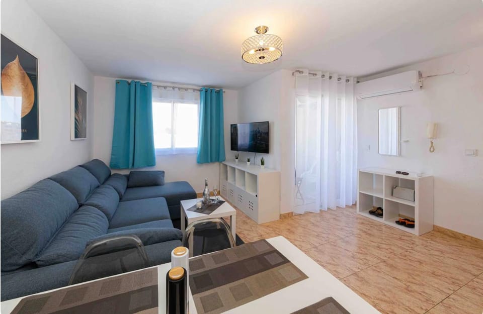 TV and multimedia, Living room, Seating area, Evening entertainment