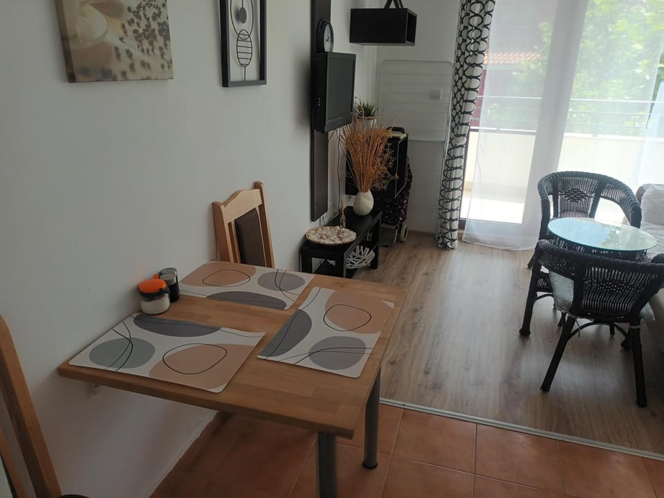 Living room, Dining area, Breakfast