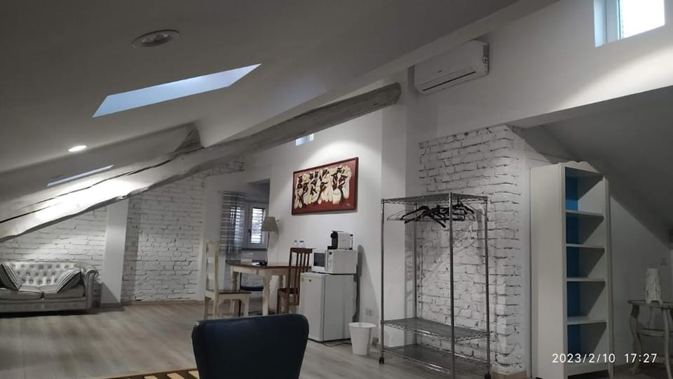 Mansarda Pascoli Bed and Breakfast in Lombardy