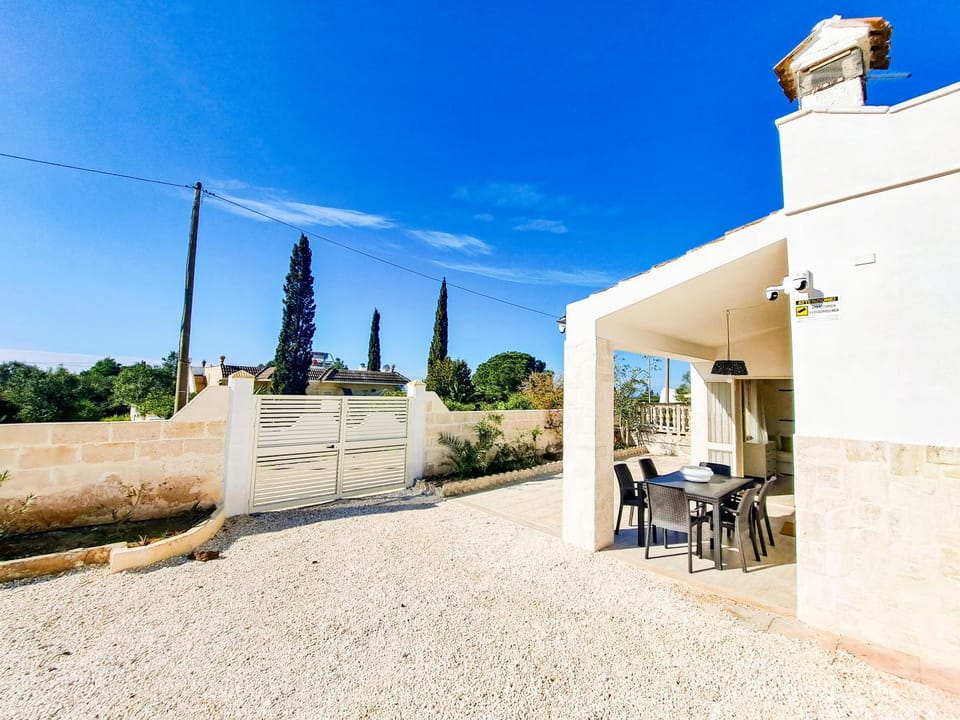 Property building, Patio, Garden, Dining area