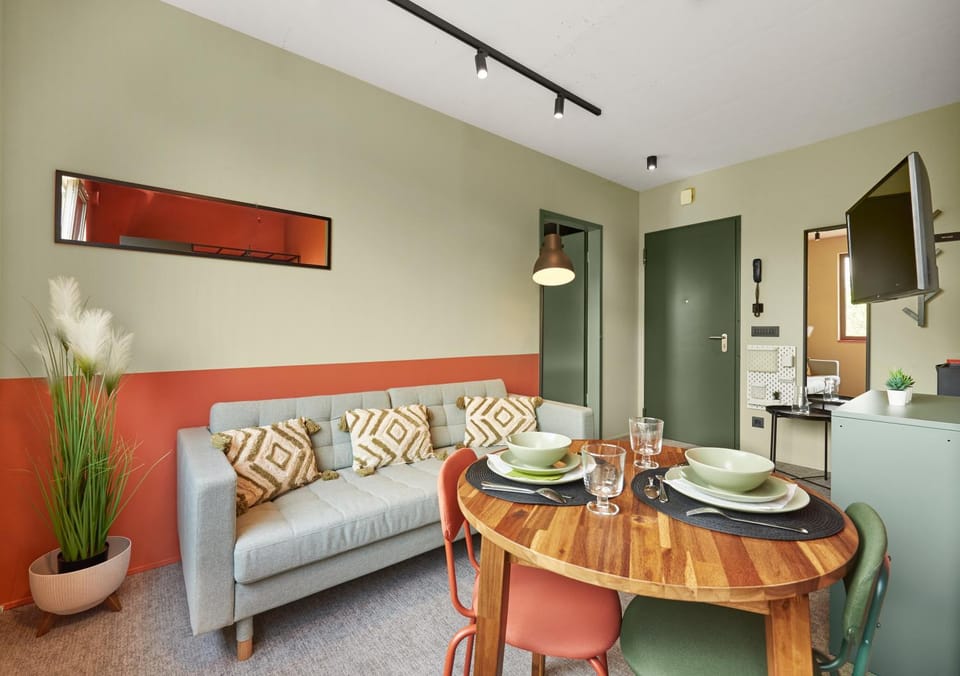 Communal lounge/ TV room, Living room, Dining area