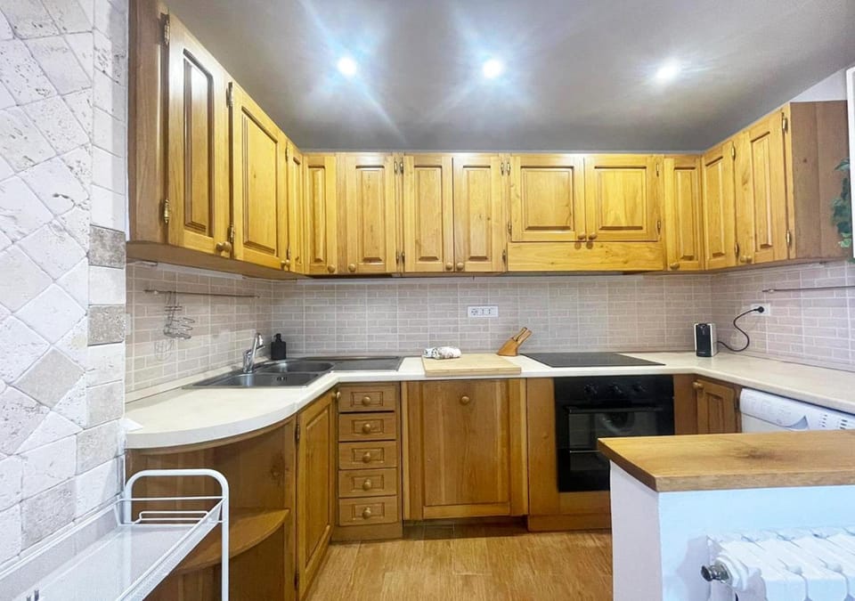 Kitchen or kitchenette, pet friendly, stove