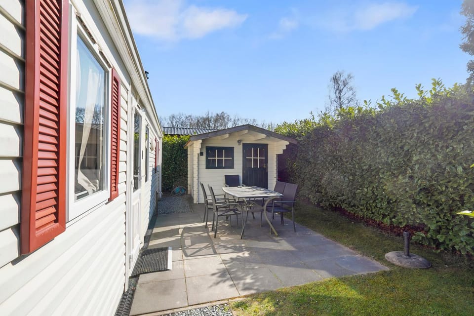 Property building, Patio, Spring, Day, Garden, Dining area, Garden view, storage