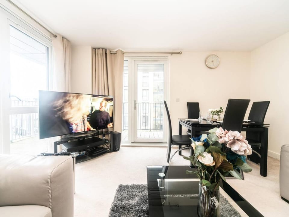TV and multimedia, Living room, Other, Seating area, Dining area