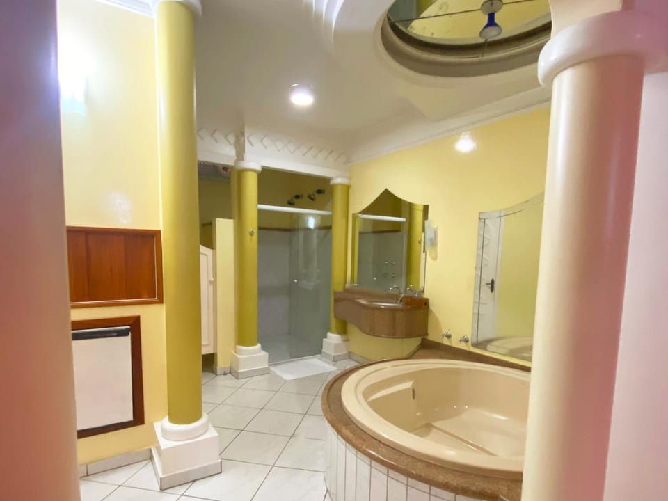 Shower, Hot Tub, Bathroom