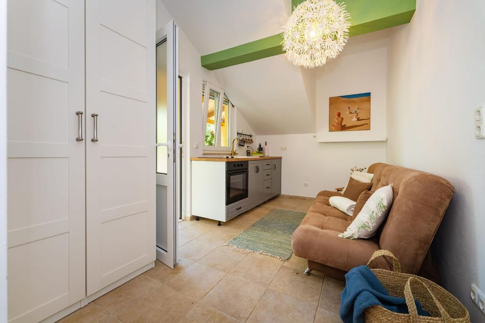 Kitchen or kitchenette, Seating area