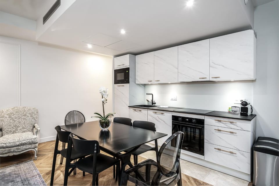 Dining area, kitchen