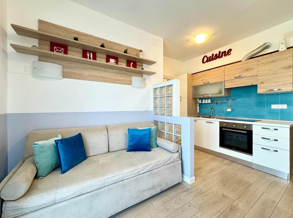 Kitchen or kitchenette, Living room
