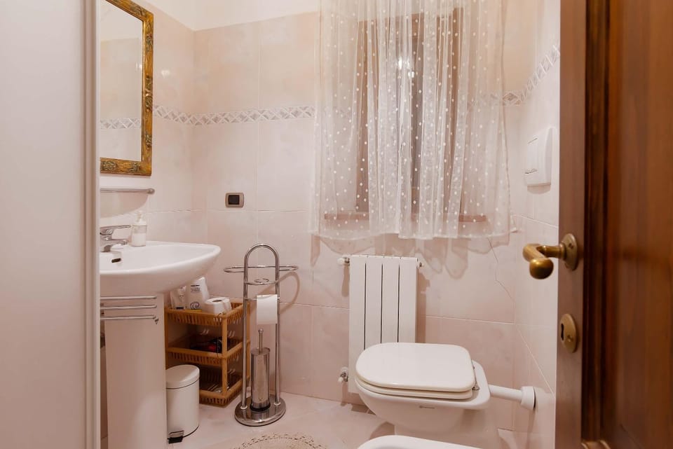 Toilet, Bathroom