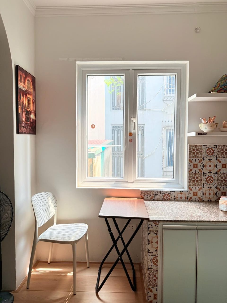 Kitchen or kitchenette, Living room, Seating area, Dining area