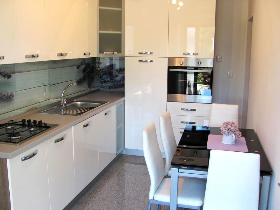 Day, Kitchen or kitchenette