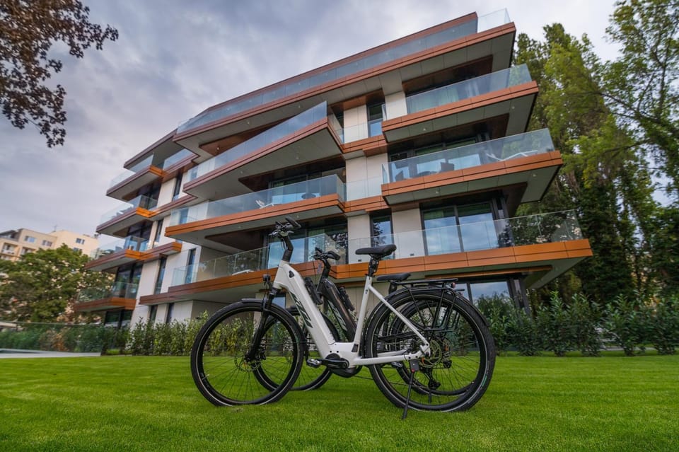 Property building, Spring, Day, Natural landscape, Cycling, Cycling