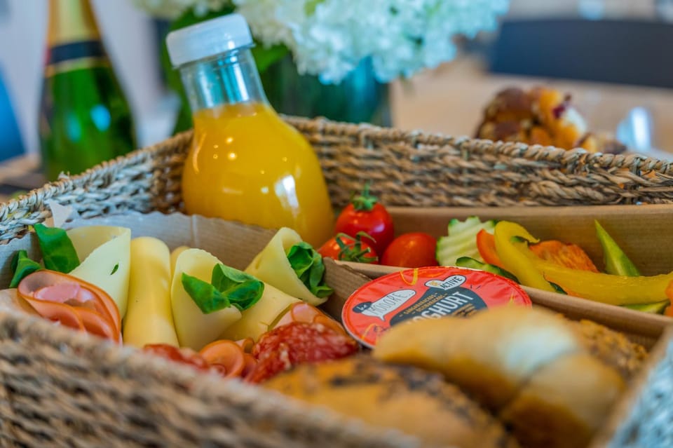 Food and drinks, Food, Breakfast, Continental breakfast, Drinks