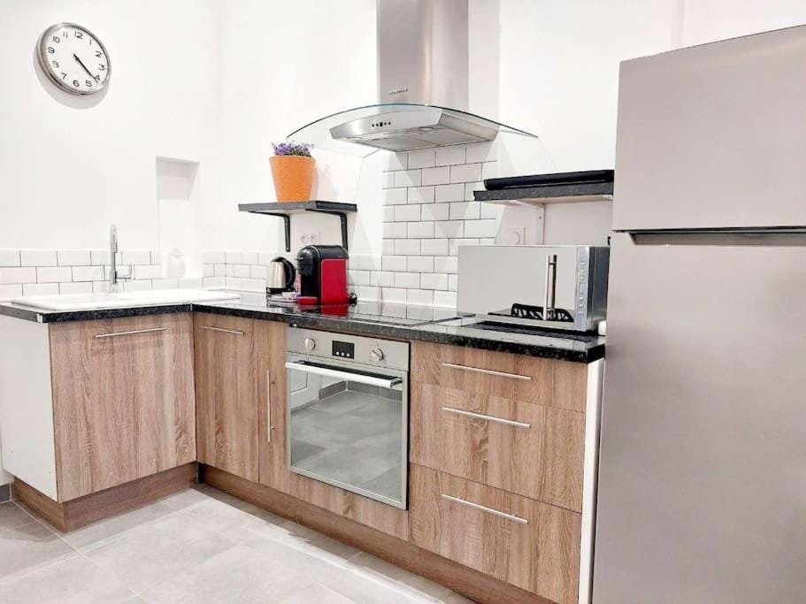 Kitchen or kitchenette, oven, stove