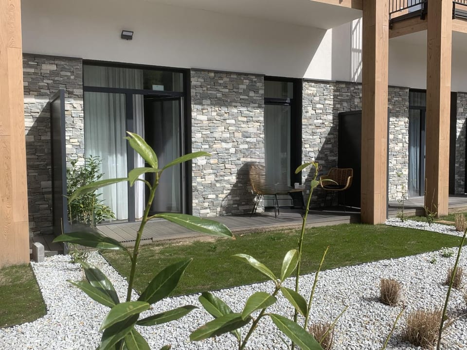 Property building, Balcony/Terrace, Balcony/Terrace