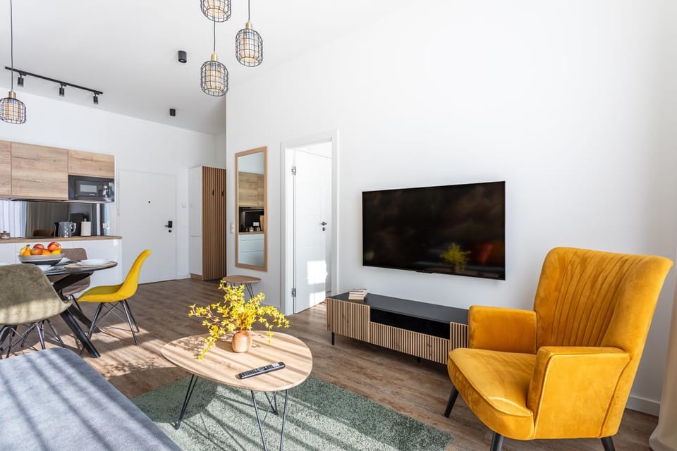 TV and multimedia, Kitchen or kitchenette, Living room, Seating area, Dining area