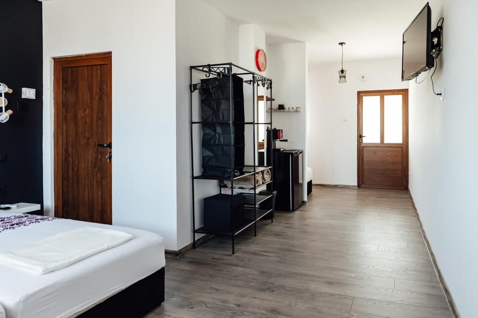 Bed, TV and multimedia, Photo of the whole room, Bedroom, minibar, wardrobe