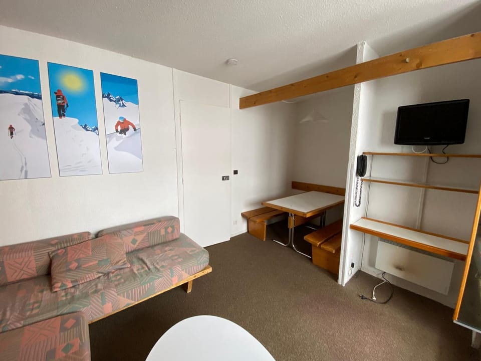 Communal lounge/ TV room, Bed, TV and multimedia, Photo of the whole room, Seating area