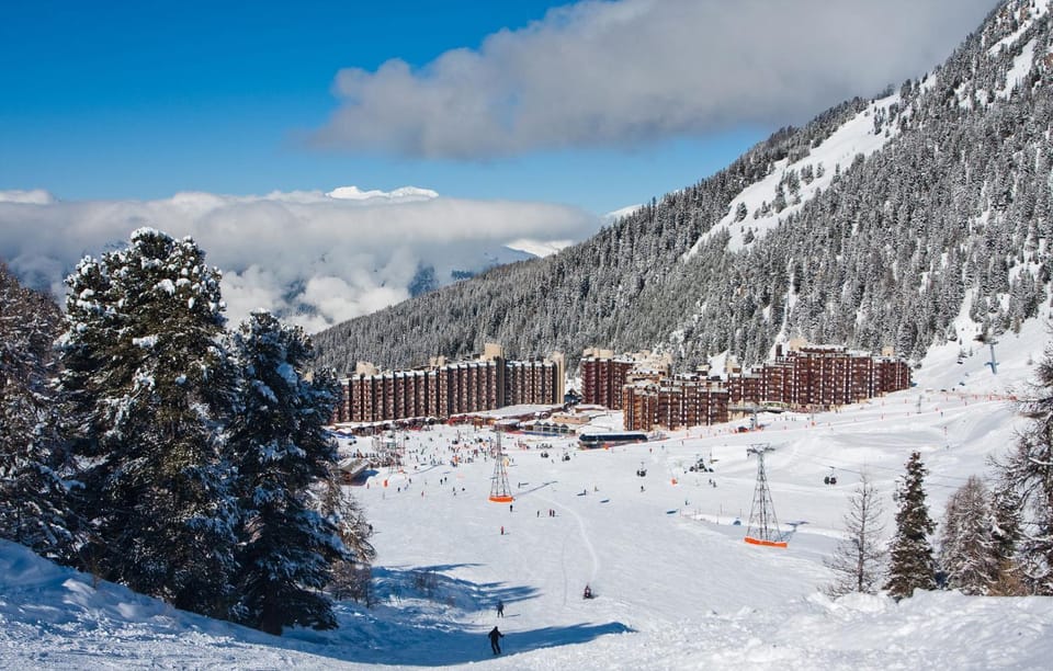 Nearby landmark, Day, Natural landscape, Winter, Mountain view