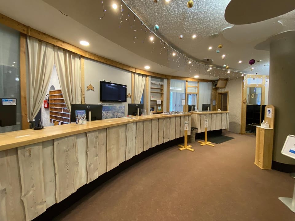 TV and multimedia, Lobby or reception