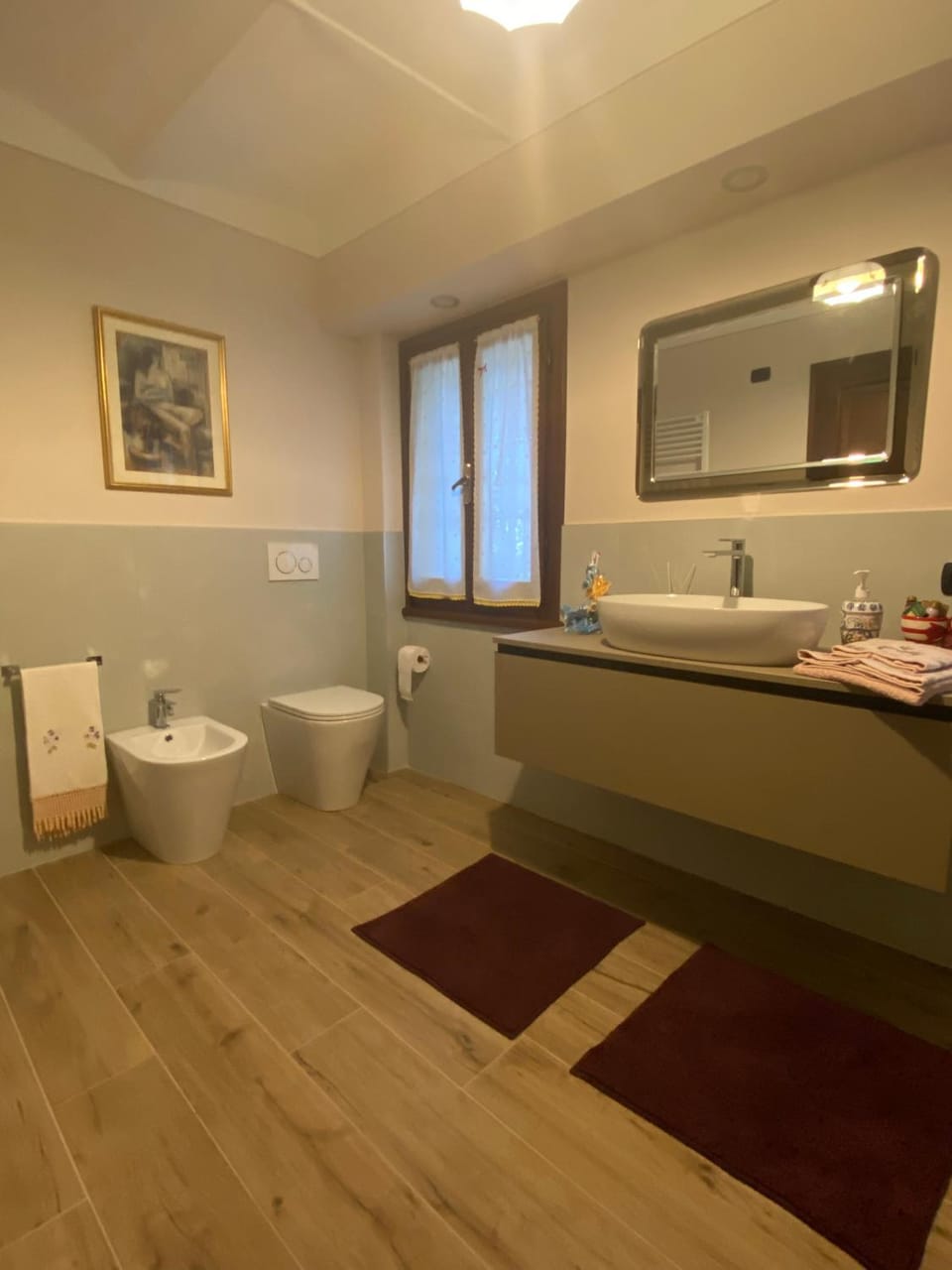Bathroom, towels