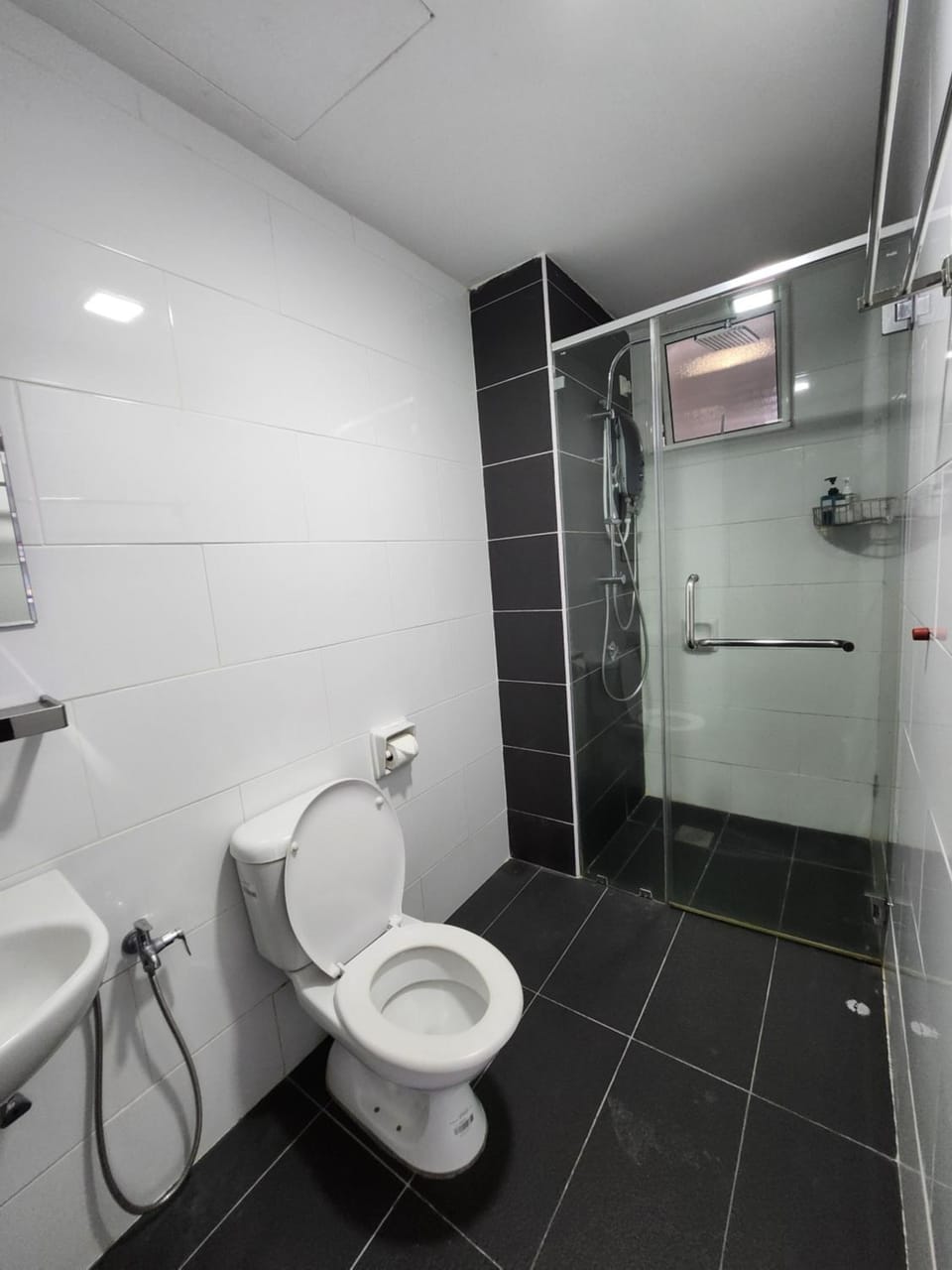 Shower, Toilet