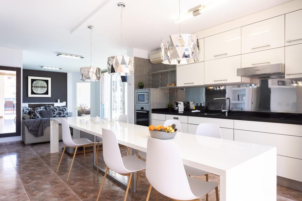 Kitchen or kitchenette, Dining area, dishwasher, minibar, pet friendly, stove, toaster