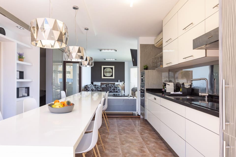Kitchen or kitchenette, Dining area, dishwasher, minibar, pet friendly, stove, toaster