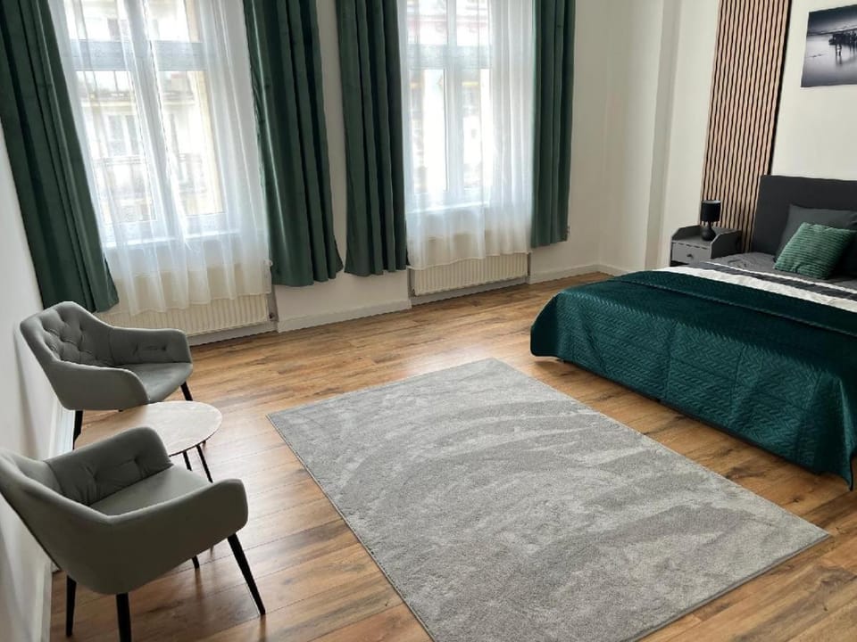 Bed, Seating area, Bedroom