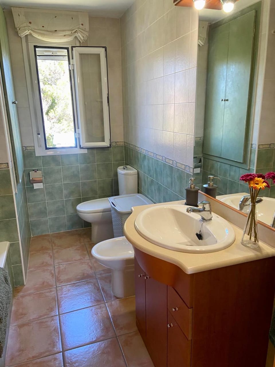 Shower, Bathroom, Bath, bidet, towels
