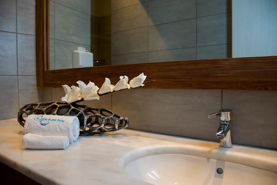 Bathroom, Decorative detail