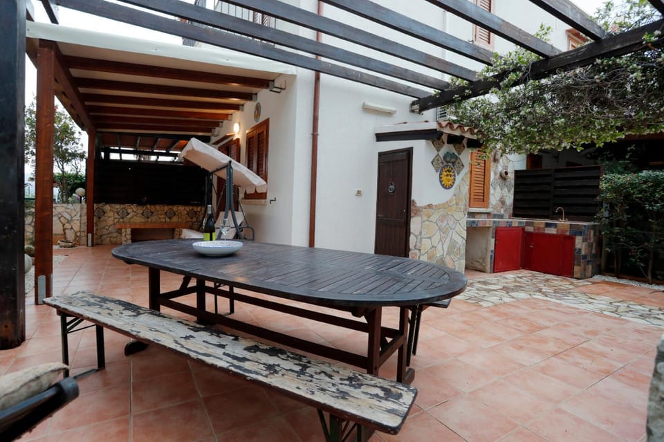 Day, Dining area
