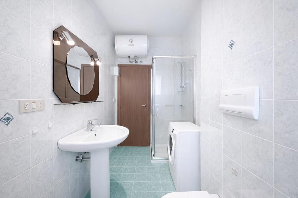 Shower, Bathroom, washing machine