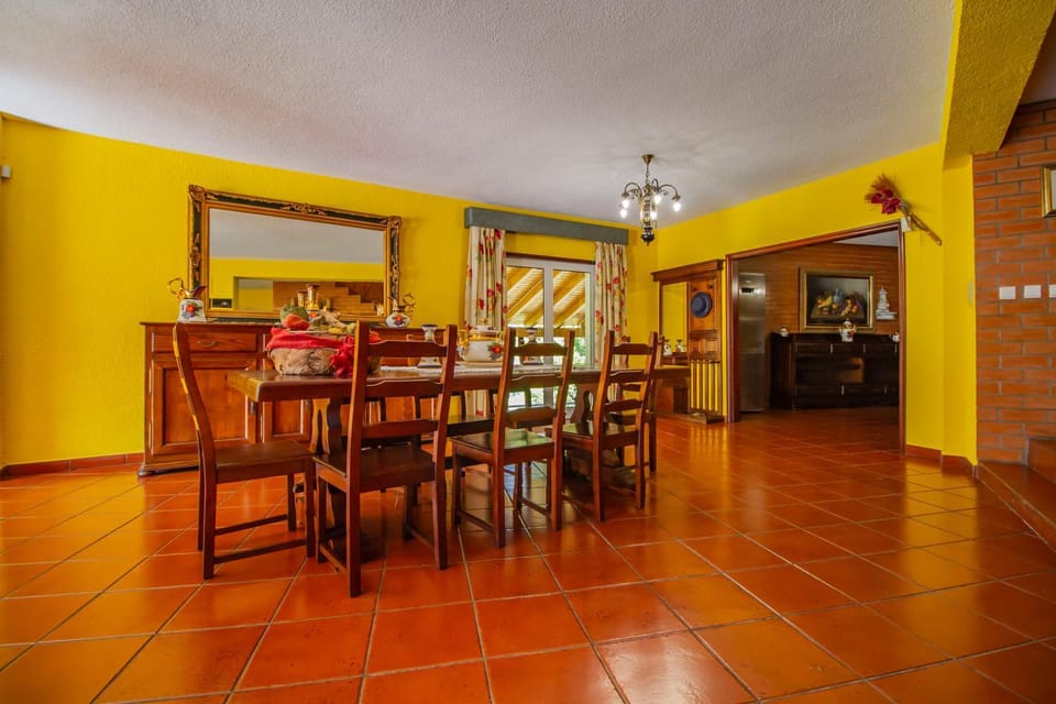 Living room, Banquet/Function facilities, Seating area, Dining area