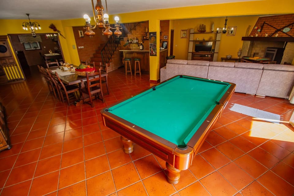 Billiard, Dining area