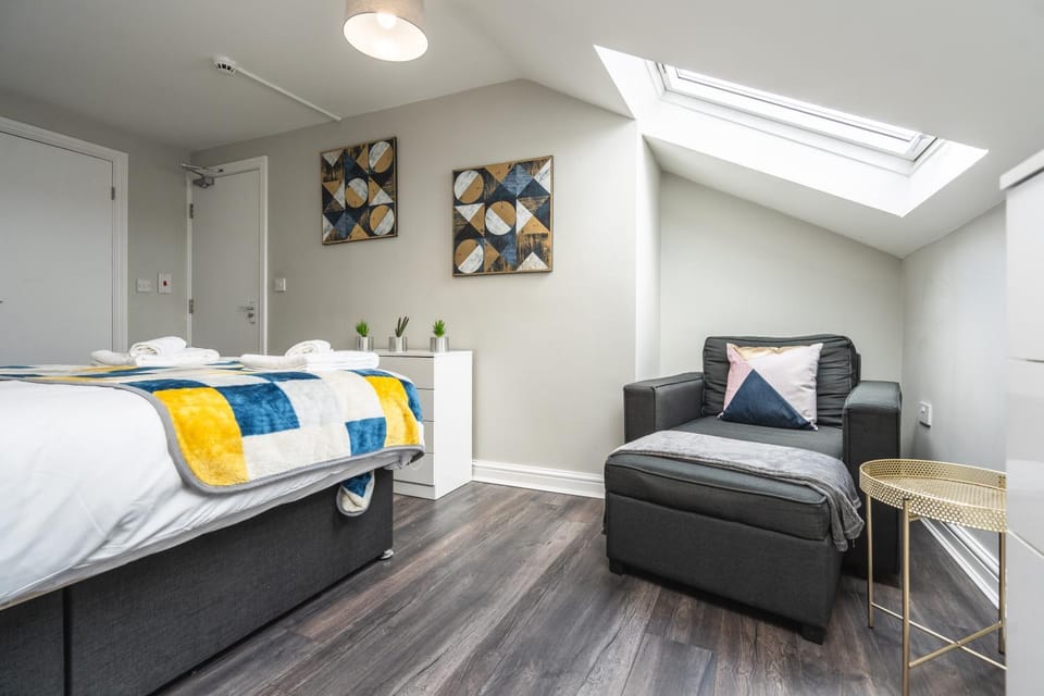 Huge 5bedrooms/Ensuite/Liverpool/Ridley rd/Parking Apartment in Liverpool