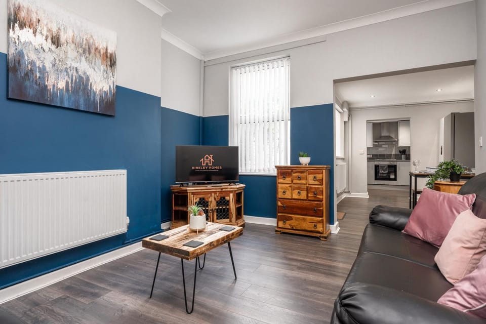 Huge 5bedrooms/Ensuite/Liverpool/Ridley rd/Parking Apartment in Liverpool