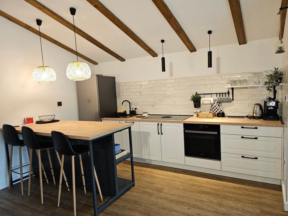 Coffee/tea facilities, Kitchen or kitchenette, Dining area, dishwasher, minibar, pet friendly, stove, toaster